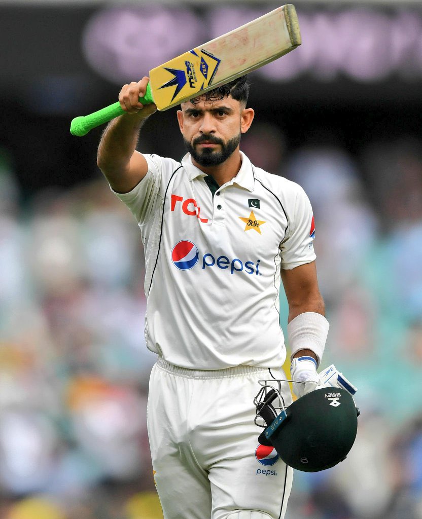 An 86 run 10th wicket partnership helps Pakistan to 1st innings 313. Aamer Jamal making 82 batting at 9. Commentary on the #PinkTest resumes from 11pm on 5 Sports Extra & @BBCSounds. @davidwarner31 batting in his final Test. bbc.co.uk/sport/cricket/… #bbccricket #AUSvPAK