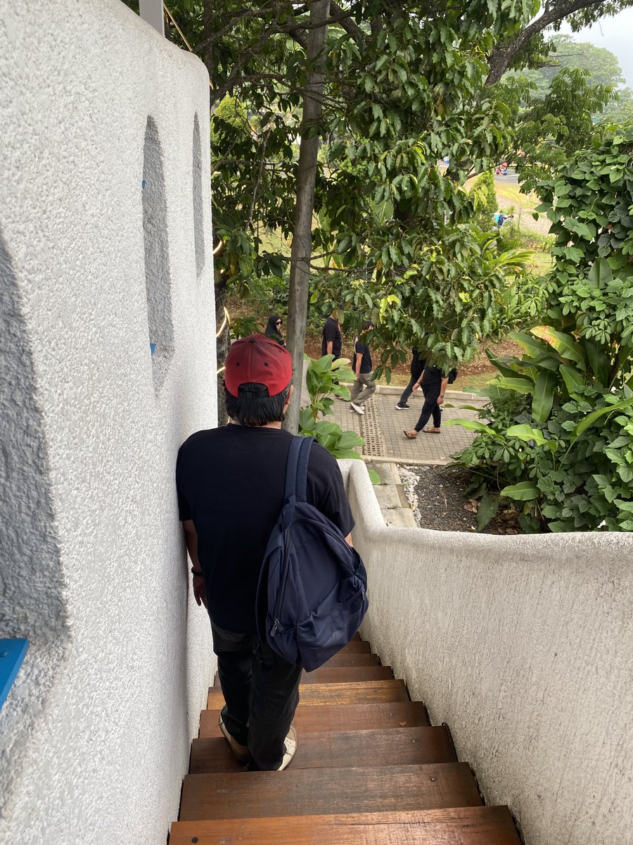 Cinta adalah segalanya. Dan kita hanyalah kepingan-kepingan.