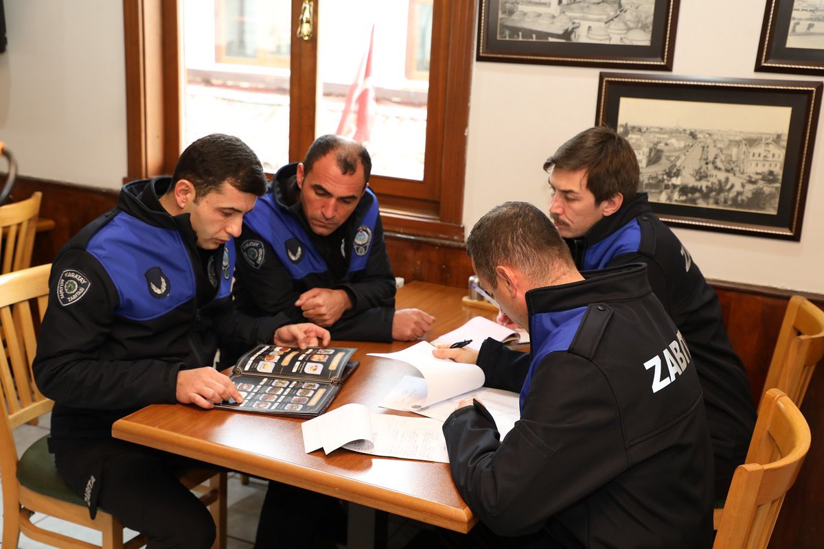 Ticaret Bakanlığı’nın Fiyat Etiketi Yönetmeliği’nde değişiklik yapmasının ardından Zabıta Müdürlüğü ekiplerimiz ilçe genelinde denetimler yaparak iş yeri sahiplerini bilgilendiriyor. 

Haberin devamı👇🏻
karatay.bel.tr/haberdetay/536…