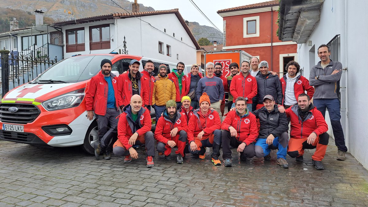 CRÓNICA DEL CURSO DE JEFES DE EQUIPO 2023.
espeleocantabria.net/index.php/252-…