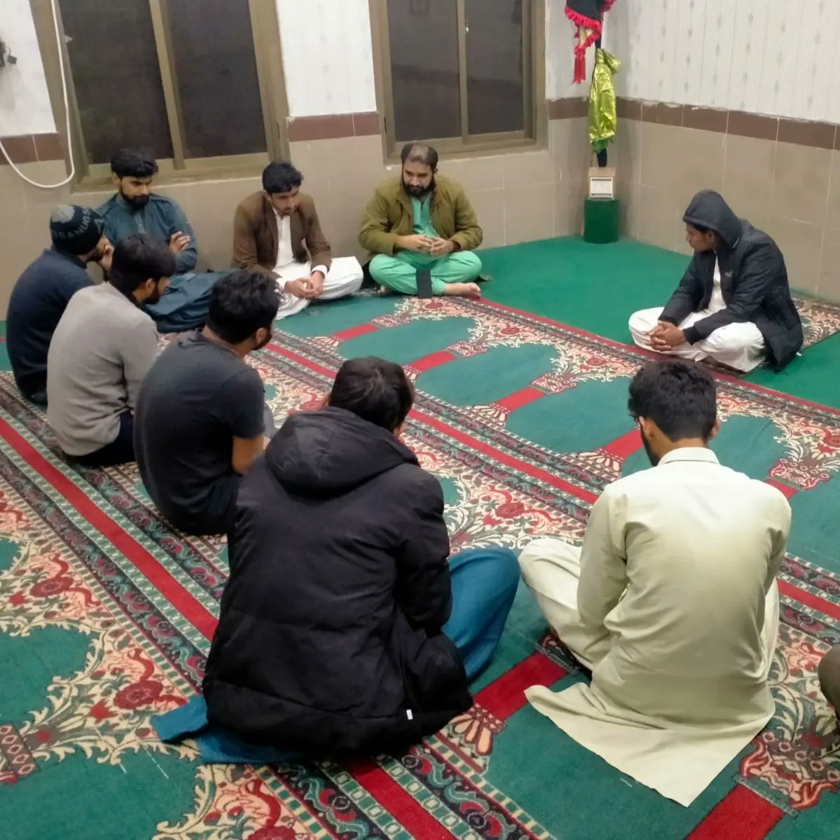isopakmultan's tweet photo. آئی ایس او پاکستان ملتان ڈویژن نشتر میڈیکل یونیورسٹی یونٹ کی جانب سے 20جمادی الثانی ولادت باسعادت حضرتِ فاطمتہ الزہرہ س کو یومِ مادر کے طور پر منایا گیا۔ جس میں برادران نے خراج عقیدت پیش کیا۔ سئینر برادر ڈاکٹر تصدق نے برادران سے گفتگو کی اور ولادت کی مناسب سے کیک کاٹا گیا۔ 

#IMC https://t.co/i9leRvNYdD
