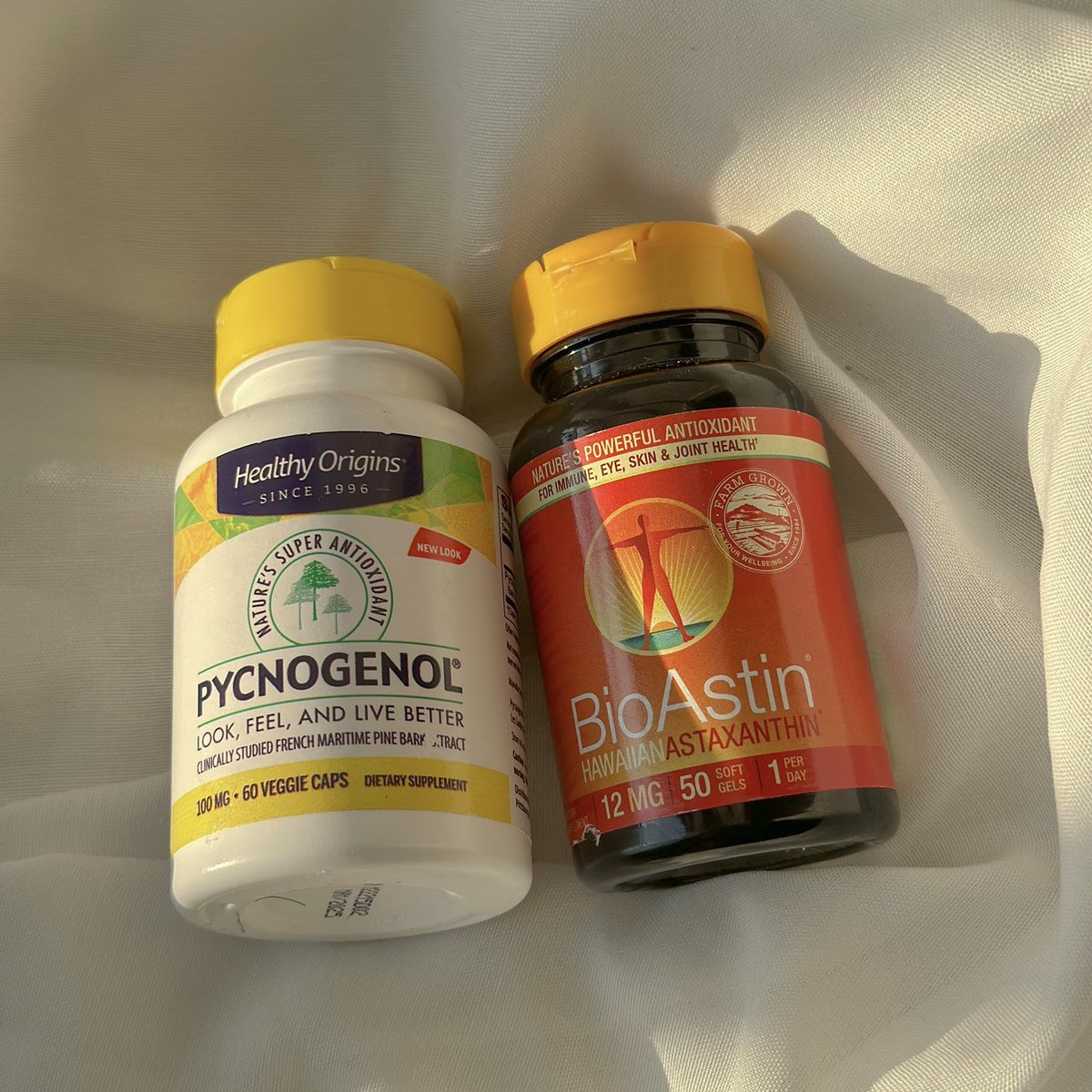 morpormorpaeng's tweet photo. อยากขอบคุณตัวเองที่ขยันกิน pycnogenol + astaxanthin กินมาเกือบปี พอออกแดดคือเห็นผลชัดมากกกก ผิวโกลวๆใสๆ ออกแดดไม่แสบผิว ทนแดดมากขึ้น พอใจกับผิวตัวเองตอนนี้มาก ไม่เน้นขาวใดๆ เน้นผิวสุขภาพดีพอ https://t.co/iQEaDjpy1Z