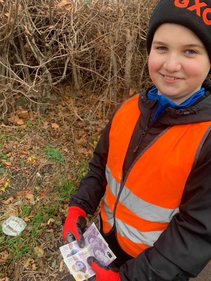Aylesbury Wombles
·
Oscar has been shopping for the Aylesbury Foodbank with the £40 he found litter picking on Christmas Eve!
Well done young man....what a legend! 📷
#womblepower