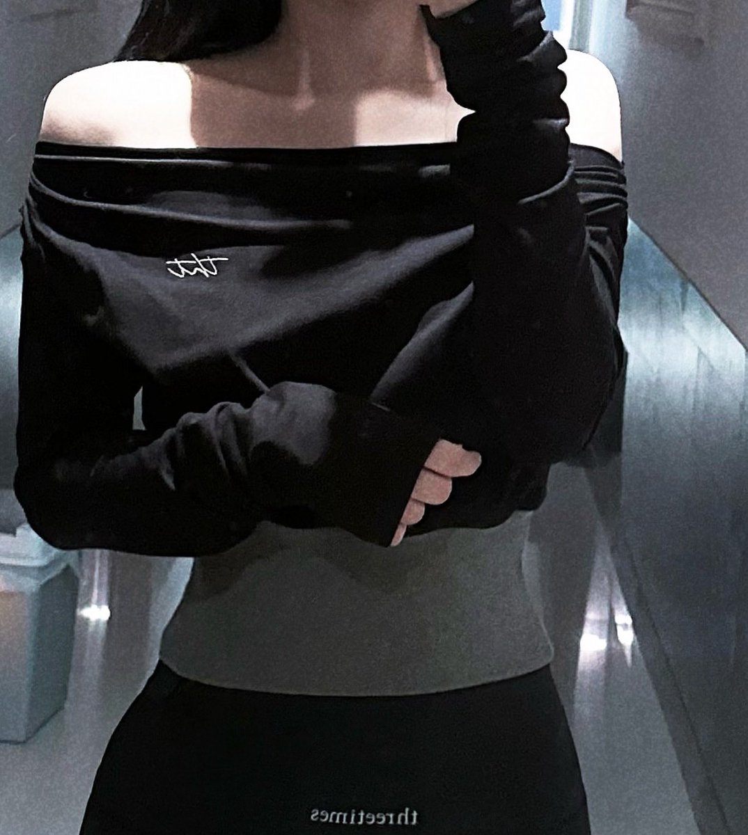 sungmepre_'s tweet image. ꘎ ꒰ pre ꒱ threetimes Rib off-shoulder top 🎀
ลด 10% เหลือ 1480.- free ems (✈️)

💭 m อก32.6" 
#พรีออเดอร์เกาหลี #พรีเกาหลี #threetimes