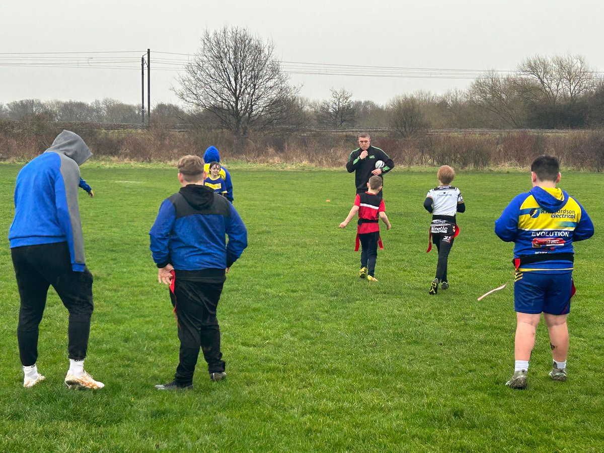 Doncaster_RLFC's tweet photo. A great turnout yesterday at our first session, even the weather wanted to get involved! 🌧️ 

We’re here for the rest of the week! 

FREE Christmas holiday Programme for 7 - 14 yr olds.

📍Bentley ARLFC , 187 Bentley Road, Doncaster , DN5 9TB

📆 Tues 2nd January - Fri 5th January 2024 (4 days)

⏰10am - 2pm

The programme is funded by the DFE and Doncaster Council and is for eligible children and young people who are in receipt free school meals.

Booking form below to sign up 👇

🔗 https://t.co/gXbYyTlu00

@BentleyARLFC 

🔵 #COYD 🟡