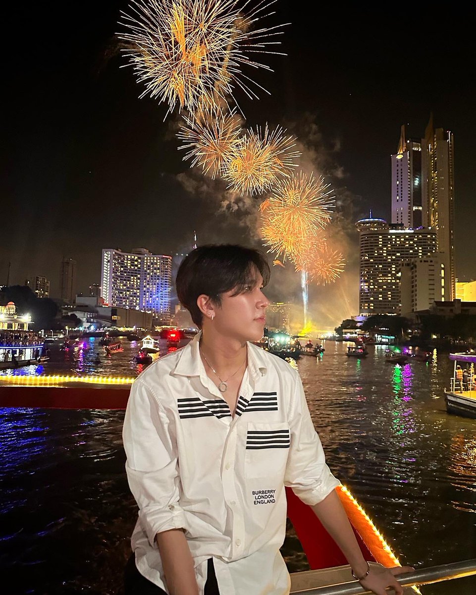 Happy new year 🎆✨🎊 ขอบคุณตัวเองและทุกคนที่คอยซับพอร์ตละอยู่ข้างๆกัวร์มาตลอดรักทุกคนที่ผ่านเข้ามาในชีวิตขอบคุณบทเรียนในปี 2023 ที่ผ่านมา 2024 มาเริ่มกันใหม่สู้ต่อไป 🥰🥰🥰✌🏼