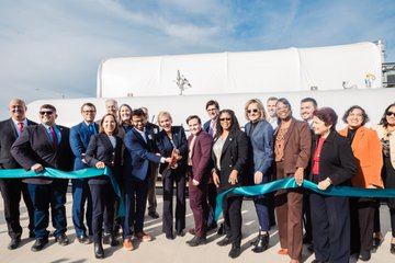 climacritic's tweet photo. In California stanno inaugurando  un impianto per catturare la CO2 dall'aria. Quasi 1000 ton l'anno. 
Direte, stupendo! Così la tecnologia ci aiuta con la CO2!

Ma davvero?
1/2 https://t.co/gQGLHK7grq