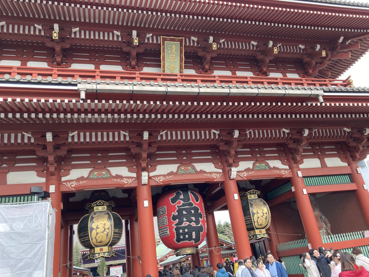 aoyagi_official's tweet photo. 本日は浅草の浅草寺に初詣行って来ました。
今年は地震や災害など無く良い１年でありますようにとお祈りして来ました。 https://t.co/hvFhy0IJcn