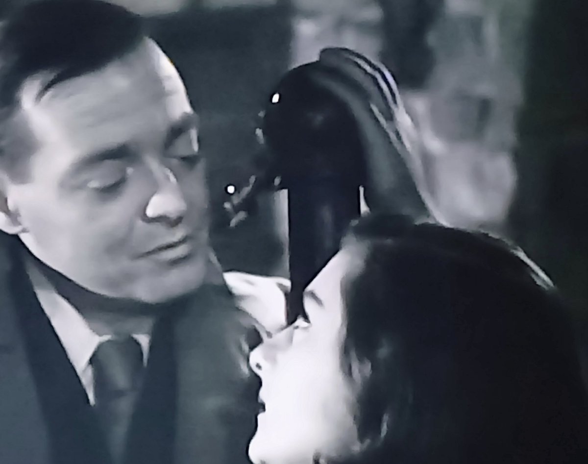 moll_andre's tweet photo. Tres extraños (1946)
#JeanNegulesco
El único papel romántico de #PeterLorre, un regalo el guión de de #JohnHouston que no tuvo continuidad a pesar de tan estimable resultado https://t.co/mRGKuAGE6o