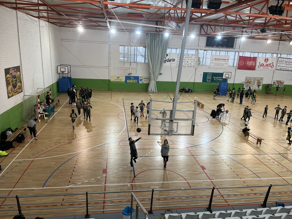 BVM2012's tweet photo. JORNADA DE CONVIVENCIA PIÉLAGOS 2024!!!

Ya calentando en el polideportivo de Renedo nuestros equipos alevines y benjamines para participar en una nueva jornada de convivencia organizada por @PasPielagos, a los que agradecemos su invitación, un año más….
#bvm2012 https://t.co/M0DNaoi4eV