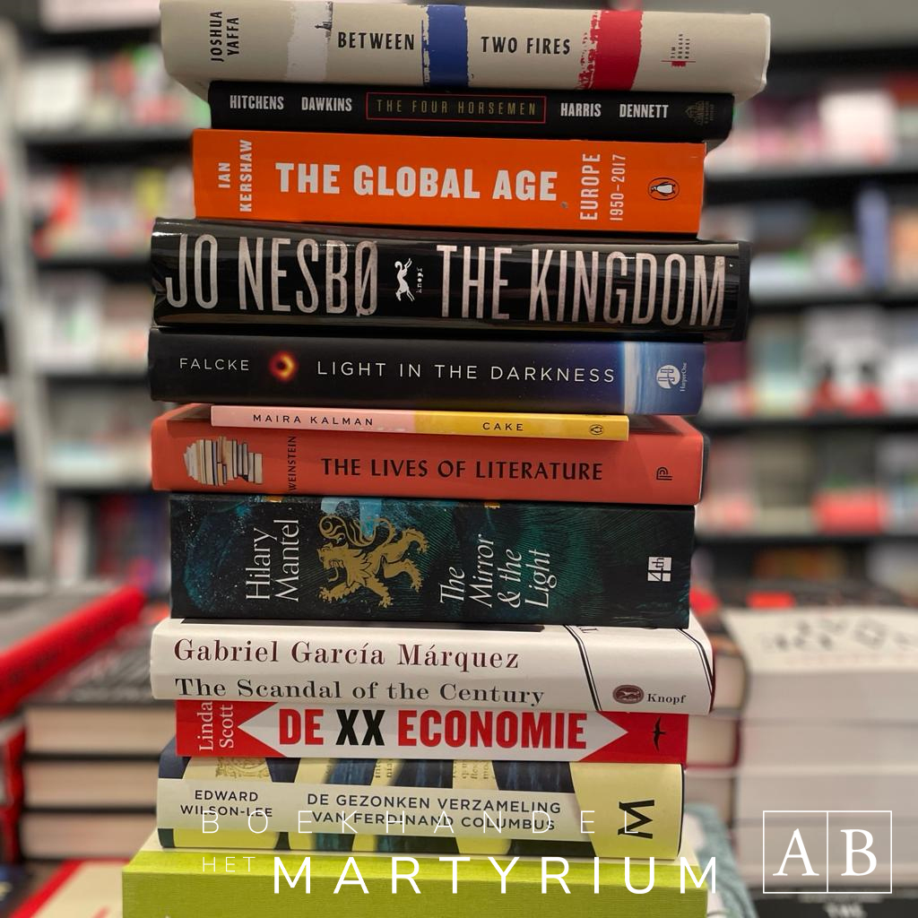 Athenaeum's tweet photo. Opruiming! Vanwege de verbouwing (vanaf 8 januari) nu 50% #korting op alle ramsj bij @HetMartyrium. Kom langs &amp; profiteer!
