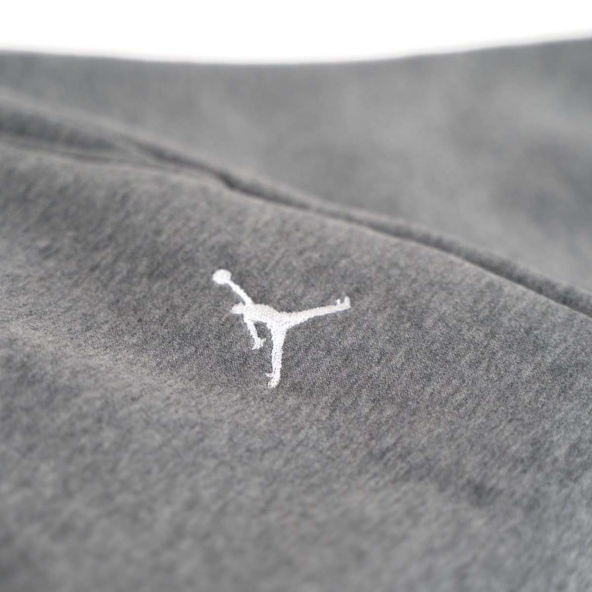 BasketCountry's tweet photo. SUDADERA JORDAN FLIGHT & PANTALÓN JORDAN ESSENTIALS
La nueva sudadera Jordan Flight MVP junto con el jogger Jordan Essentials harán que no pases desapercibido. Marca tendecia dentro y fuera de la cancha. 🟣✈️⛹
#Jordan #BasketCountry #JordanEssentials #JordanFlightMVP https://t.co/1hLJYKcGtb