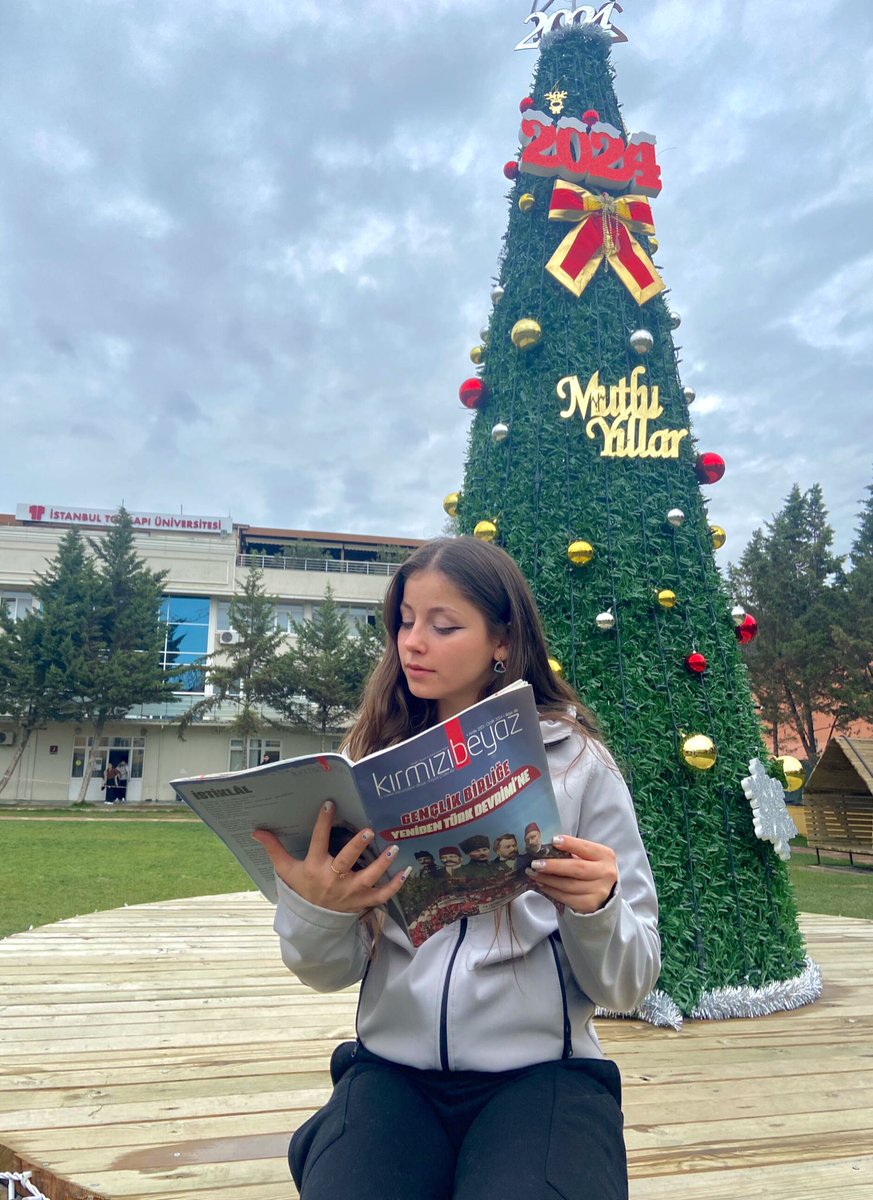 kbdergi's tweet photo. 🇹🇷KIRMIZI BEYAZ'IN 100. YIL ÖZEL SAYISI ÇIKTI!

✍️Nerede kırmızı görsek beyazı arar gözlerimiz. Kırmızı beyaza, beyaz kırmızıya yakışır. Kırmızı beyaz bayraktır, vatandır, Türkiye'dir!

59. sayımızdan edinmek için⤵️

📞 0541 466 70 64 https://t.co/lra24epJPm