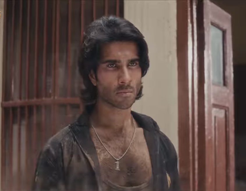 FK TRANSFORMED LIKE NO OTHER 💪🏻🔥

I’m so glad to be a fan of an actor who doesn’t just sell his face but actually believes in giving it all in a project. All the body shaming, bullying &amp; harassment he faced for losing weight will be paid off well inshallah! 🥹❤️
#FerozeKhan