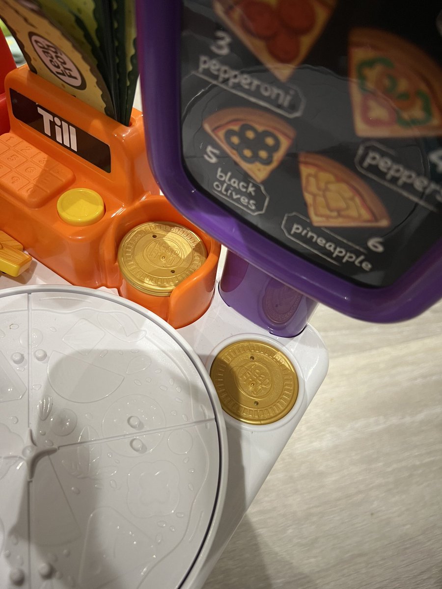 martinray23's tweet photo. @LeapFrog @LeapFrog_UK whose clever idea was it to make the coins the same size as the cheese shaker holder? 🤦🏼‍♂️ any idea how to get the coins out? https://t.co/UYeoFkUC1g