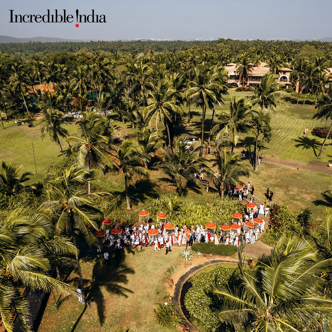 Whether it’s a #beachfront ceremony or a lush garden affair, #Goa's enchanting blend of sun, sea, and spice sets the perfect scene for a romantic celebration. 🏖️🌺 Say 'I do' amidst the gentle lull of the waves and the caress of a tropical breeze. ❤️ Click the link to explore…