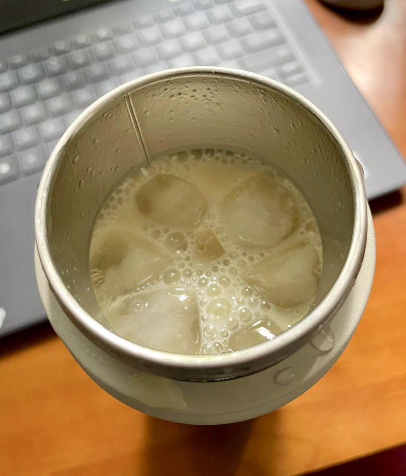 mwddaah's tweet photo. No regret at all buying this montigo tumbler 😍 Tak senang calar, ringan and no leaking. And bayangkan ais masih berketul lagi after 18 hours i buat air kopi ni?! For sure worth investment https://t.co/JE6Ckyl7w9