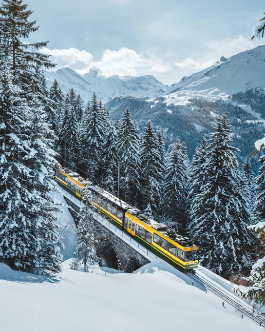 Utilizar el #transporte público en #Suiza es una experiencia que difícilmente olvidarás. Descubre los ferrocarriles de montaña y todo lo que tienen preparado para ti. myswitzerland.com/es-es/descubri…