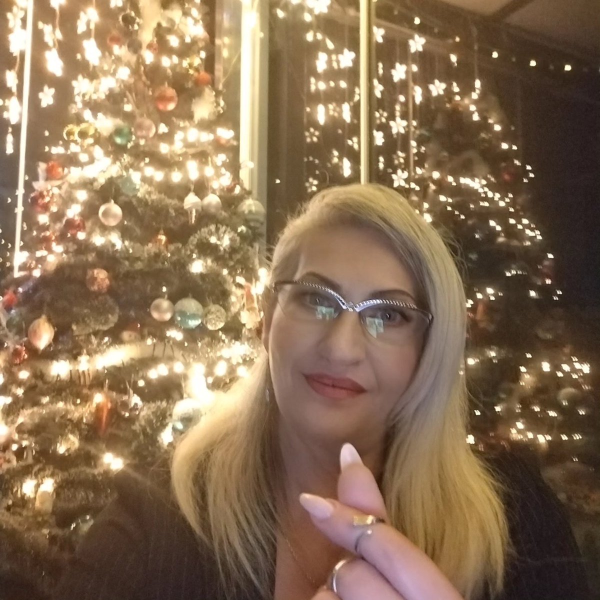 DorinaD14's tweet photo. Happy New Year! https://t.co/8TqrYVqVnv
