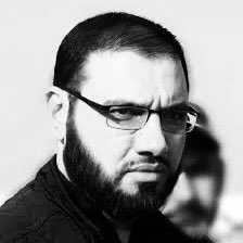 🔻حادثة المطار 
في الوقت الذي كنا نتصل بالجميع دون استثناء للتاكد من صحة الحادثة، لنجدهم بين مغلق لهاتفه، وبين مغير لمكانه، وبين عابر للحدود، باي طريقة متاحة كانت لضمان سلامته.

سيد جليل النوري