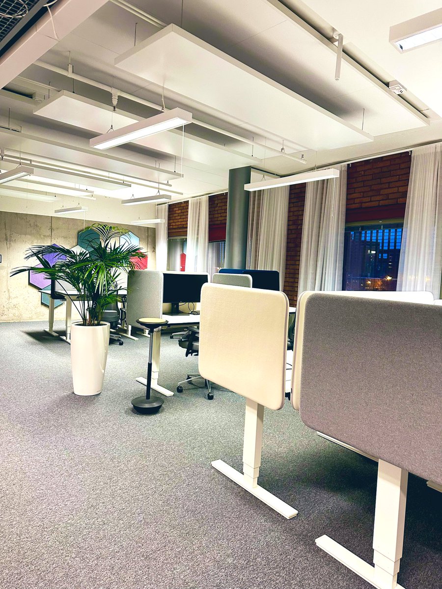 SannaJaas's tweet photo. Tila, jota eniten toivotaan ja vähiten käytetään🤓
Tilamuutosprojekteissa on usein huolenaiheena, löytyykö hiljaista ja rauhallista työskentelytilaa.
Meidän @SenaattiK:n omassa ja koko valtion käytössä Lintulahdella hiljainen tila on se vähiten käytetty.
#toimisto #monitila https://t.co/nAncSZCd1c
