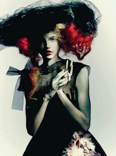 📅 Agenda 2024
À venir au <a href="/PalaisGalliera/">Palais Galliera</a> : l’ #exposition Paolo Roversi qui dévoile 50 ans de photographies, et révèle comment l’artiste s’est emparé de la mode pour créer une oeuvre unique.

📌 Du 16 mars au 14 juillet

pierre-laporte.com/a-venir/paolo-…