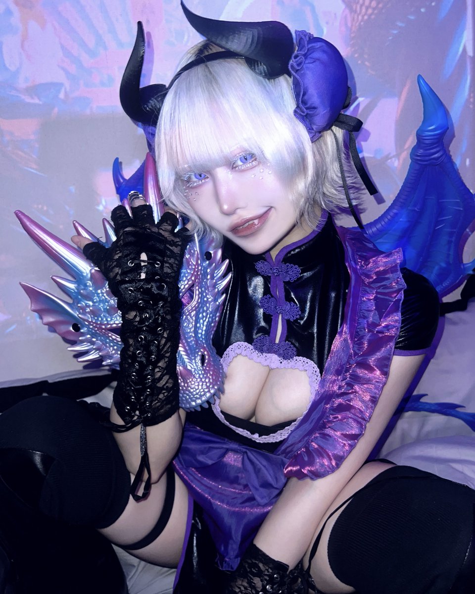 devi_melk's tweet photo. 【メルクちゃんのいいところ】
・かわいい・かっこいい・綺麗・センスある・おっぱいが大きい・白髪が似合う・人外コスが似合う・惜しみなく脱ぐ・定期的に脱ぐ・むちむち・肌が綺麗・おっぱいの血管・メイクが上手い・努力を惜しまない・ヲタクを大事にする・ヲタクの癖を分かっている・自分もヲタク https://t.co/37EjsM7ttU