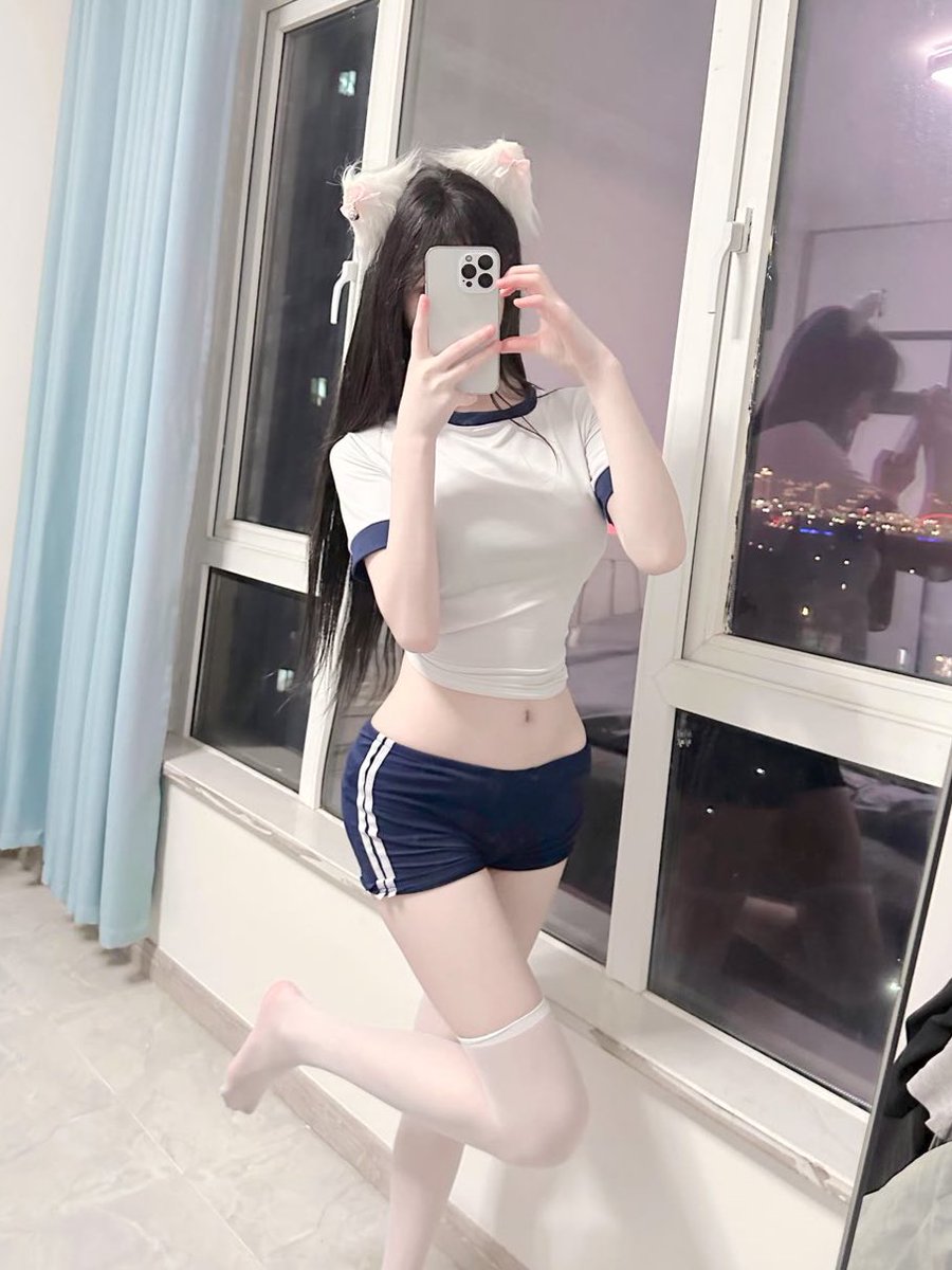 让我来看看谁在偷偷打飞机 https://t.co/yQ4doB0XMY