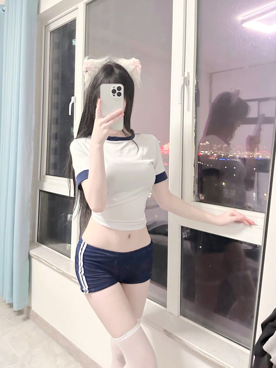 让我来看看谁在偷偷打飞机 https://t.co/yQ4doB0XMY