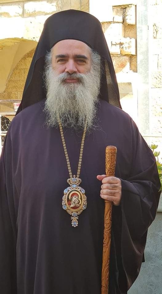 PBlanrue's tweet photo. Théodose Hanna, archevêque de Sebastée du patriarcat grec orthodoxe de Jérusalem :

"Nous avons perdu confiance dans les politiciens de ce monde, en particulier en Occident, où certains dirigeants chantent les droits de l'homme et les démocraties mais ignorent la souffrance de notre peuple palestinien et les oppressions auxquelles il fait face et qui ont atteint son apogée ces jours-ci dans la guerre destructrice qui cible les enfants de notre peuple à Gaza d'une manière laide et horrible.
Nous ne parions sur aucun côté politique en Occident, ce sont des complices et ils font partie du complot auquel notre peuple est exposé."