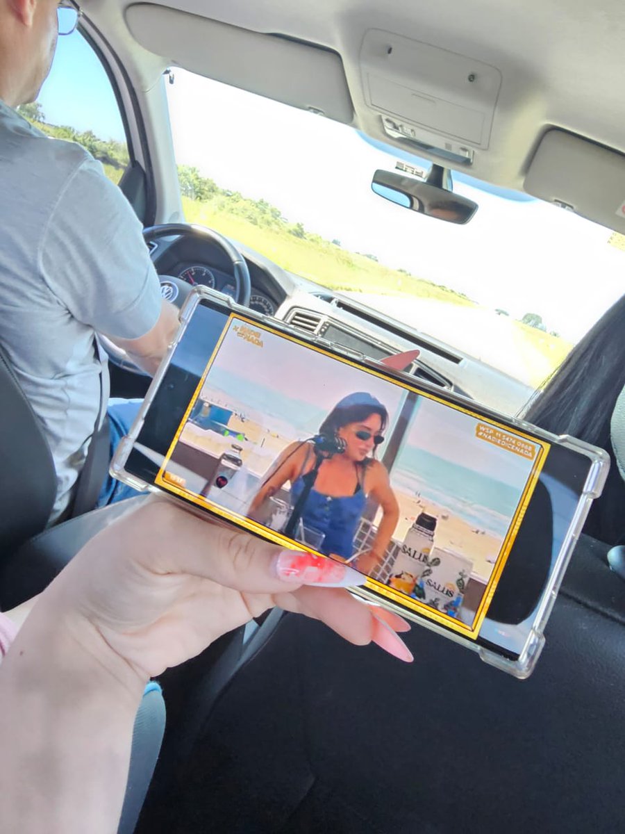 mia_tevez3's tweet photo. #NadieDiceNada viéndolos desde la ruta llendo para Buenos Aires los amoo https://t.co/I3Jenq2RAA