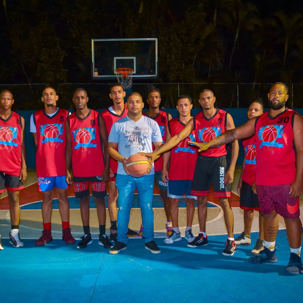 Gmanuel_R's tweet photo. #LGD Team https://t.co/6bme94flFd