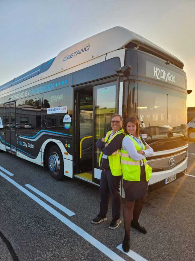Fuelcellbus's tweet photo. #DYK the #CEEH2BusRoadShow achieved a groundbreaking milestone by facilitating the first #H2bus trial tests at @riga_airport ?!
🇱🇻 successfully hosted the tests, which featured the engagement and enthusiasm of the drivers👏 https://t.co/WT6iDwORwM