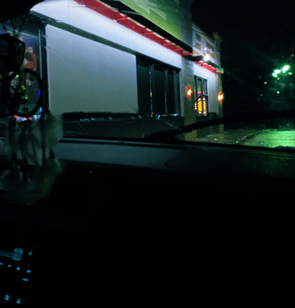 coldnparalyzed's tweet photo. Rainy https://t.co/WiK0HtSmkQ