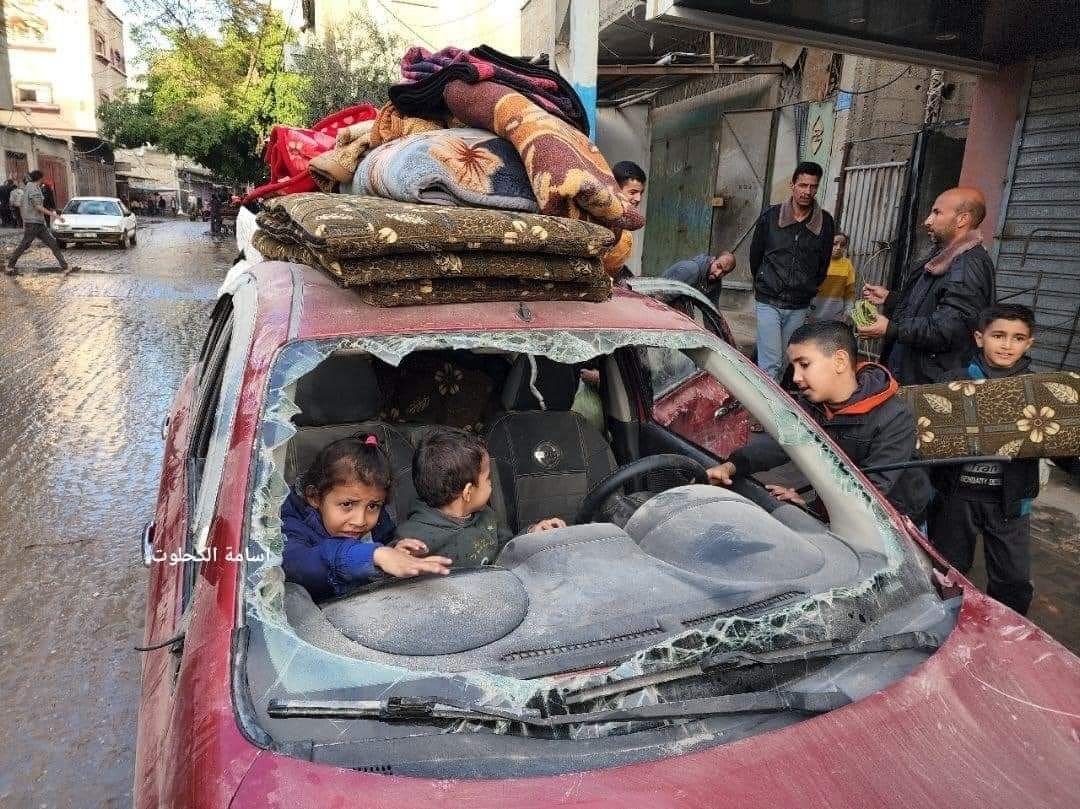 Timesofgaza's tweet photo. Deir-Al-Balah residents were forced to evacuate their homes due to continuous bombardment by the Israeli occupation on their area https://t.co/22lX2x6bKK