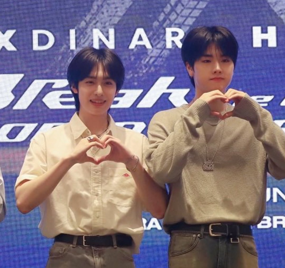 the height difference between jungsu and gaon 😭😭 IM CRYING ITS SOO CUTE 😭😭