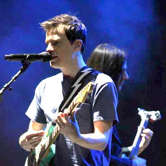Hourly Weezer tweet media