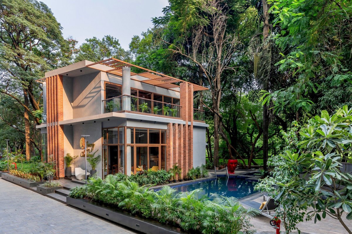 Archello's tweet image. Earthy Elegance: Architecture Design for a Brick-Clad Clubhouse with Cement-Based Texture Paint
by The Arch Studio 
buff.ly/3tJyw9F