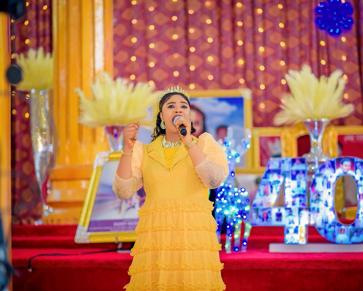 LivingChristLCM's tweet photo. ...newly upgraded gold-glittering, state-of-the-art 75,000-seat capacity temple.
An atmosphere of joy supercharged by the infectious and holy smiles of Mighty Princess Onyinyeomachukwu & our beloved Daddy Hezekiah☺️...
#LCMat40 #DaddyHezekiah #LivingChristMission #HappyNewYear https://t.co/bOgAqs6HE4
