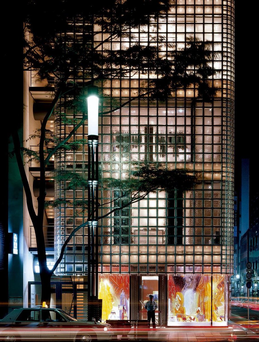 acafeole's tweet image. Linterna mágica y amor por el Pavés. 

Maison Hermès, Tokio
Renzo Piano Building Workshop 

📸 Michel Denancé 

#ArquitecturayModa #renzopiano #hermes #fashionstyle #archilovers