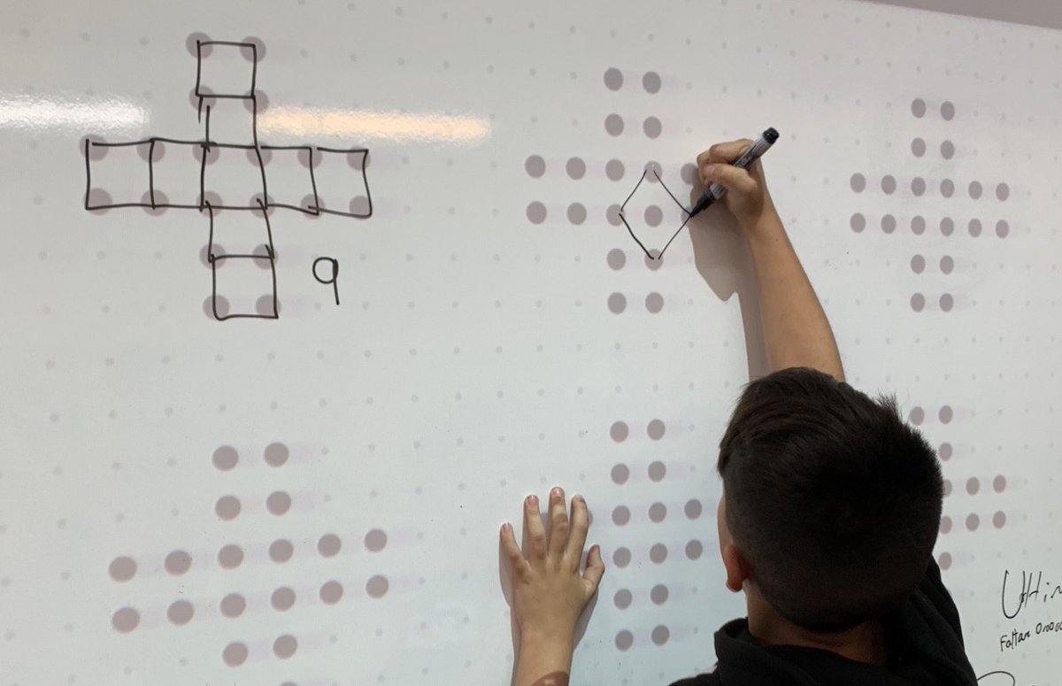 CarlesGranell4's tweet image. Quadrats al geoplà 🔶

👉🏼 Quants quadrats pots dibuixar utilitzant 4 d’aquests punts com a vèrtexs? Quines són les seves àrees?

Un bon repte el problema 14 del #PuzzleCalendar de @MathigonOrg