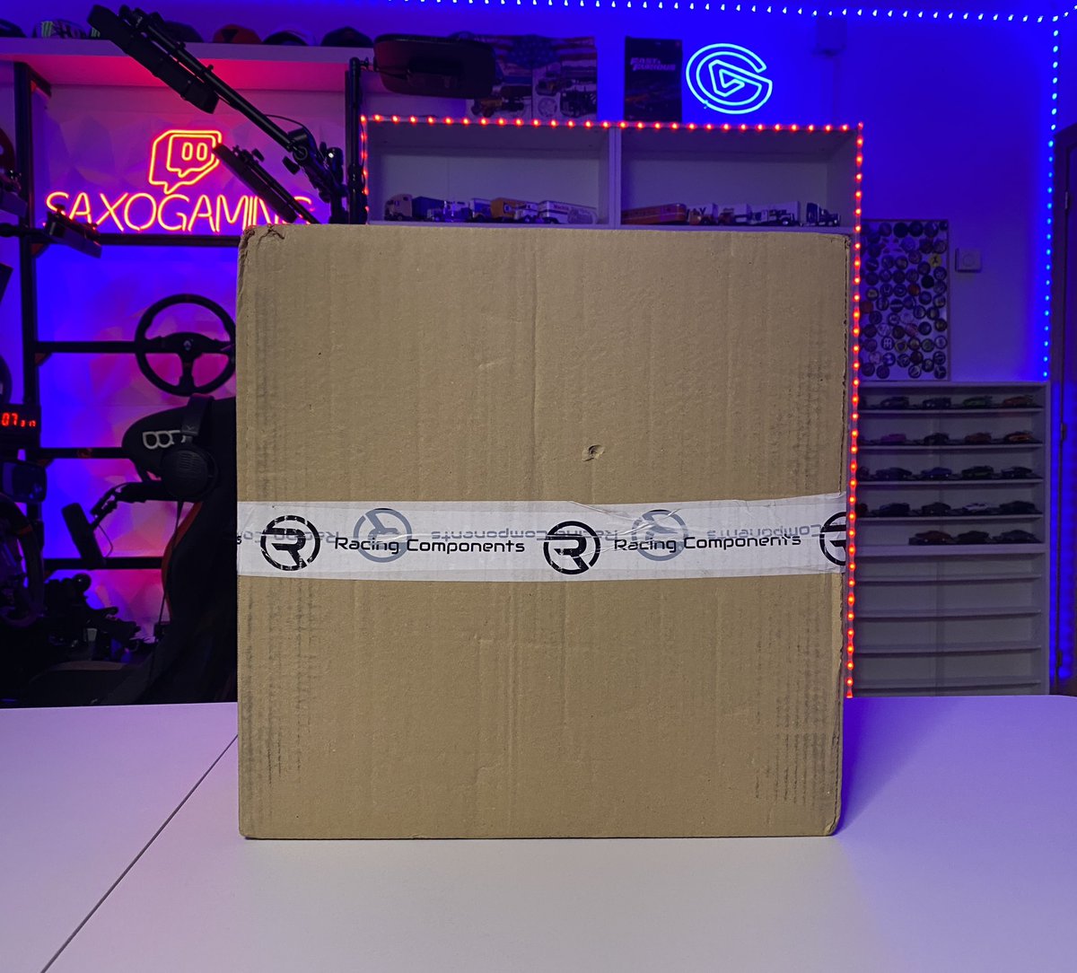 SAXO🚗⎠⎠ (@saxogaming) on Twitter photo Me acaba de llegar esto 🤔
La última vez que recibí una caja con esta etiqueta eran unos ositos haribo junto a un volante.
Espero que sean más ositos, que volantes ya tengo muchos <a href="/RComponents_es/">Racing Components</a> 😎 Me acaba de llegar esto 🤔
La última vez que recibí una caja con esta etiqueta eran unos ositos haribo junto a un volante.
Espero que sean más ositos, que volantes ya tengo muchos <a href="/RComponents_es/">Racing Components</a> 😎