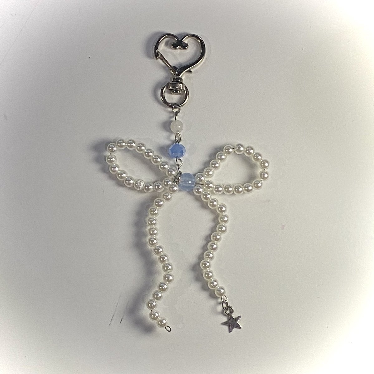 talayheart's tweet photo. bow key ring ✩ 🛋️°｡🎧⋆⸜ 🥣
price : 40 baht ( order via dm )
#กําไลลูกปัด #สร้อยข้อมือ #สร้อยข้อมือลูกปัด #สร้อยคอลูกปัด #สร้อยลูกปัด #ตลาดนัดsanrio #พวงกุญแจคิตตี้ #พวงกุญแจลูกปัด https://t.co/FZKLgFxmgU