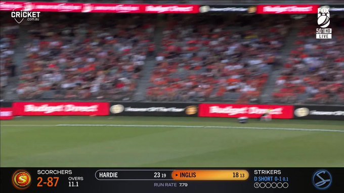 Inglis punishes a loose one! 🏏 📹 Credits: Twitter/BBL