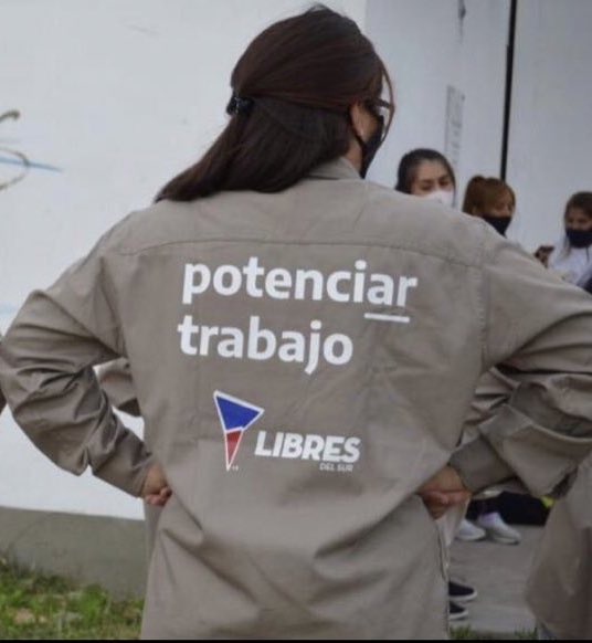RomeroBettina's tweet photo. ESCÁNDALO CON EL POTENCIAR TRABAJO EN EL PAÍS 🇦🇷 

La Justicia acreditó que más de 8.538 beneficiarios del plan Potenciar Trabajo son empleados públicos en diferentes provincias argentinas.

Empleados públicos provinciales que cobraban recursos de un plan que deberían haberse destinado a los argentinos más pobres. 

Vergüenza. Una estafa.