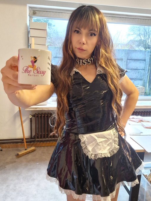 🥂I hope you have a nice day today! ❤ Are you still locked in chastity?  You need to learn that sissies