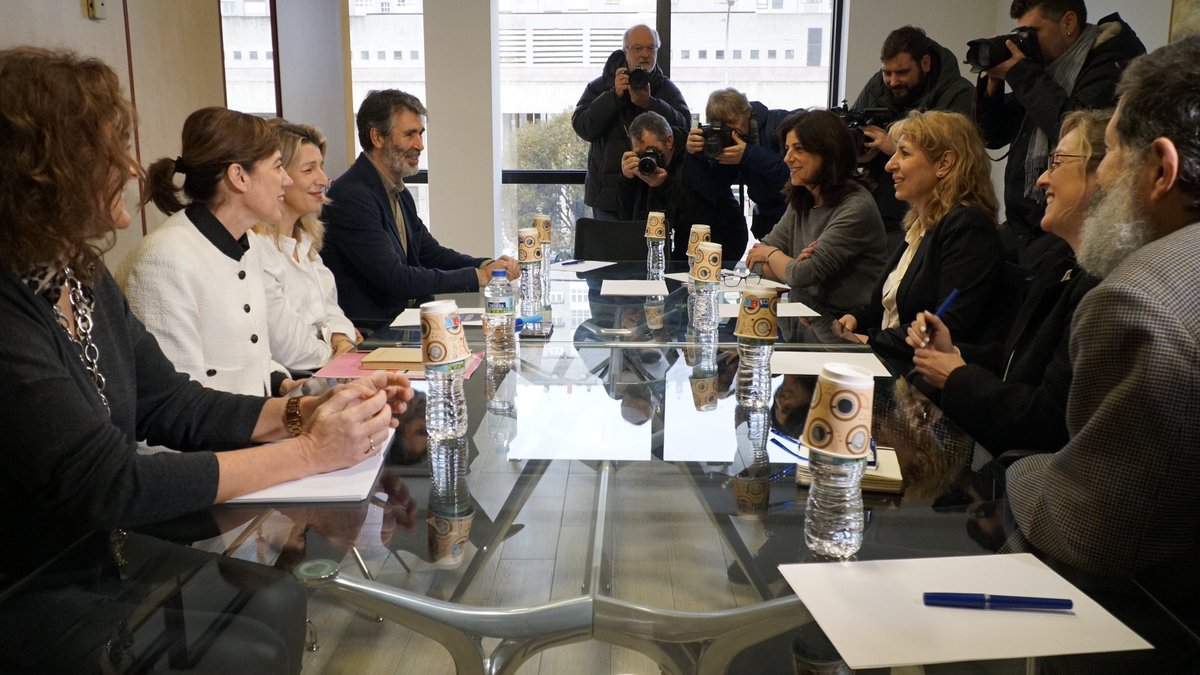 MLoisgonzalez's tweet photo. Apoiamos as demandas das avogadas e avogados da quenda de oficio. As súas condicións laborais son de absoluta precariedade. 

➕ Comprometémonos a mellorar os seus salarios e as súas condicións de cotización. https://t.co/xAOO52G9F3