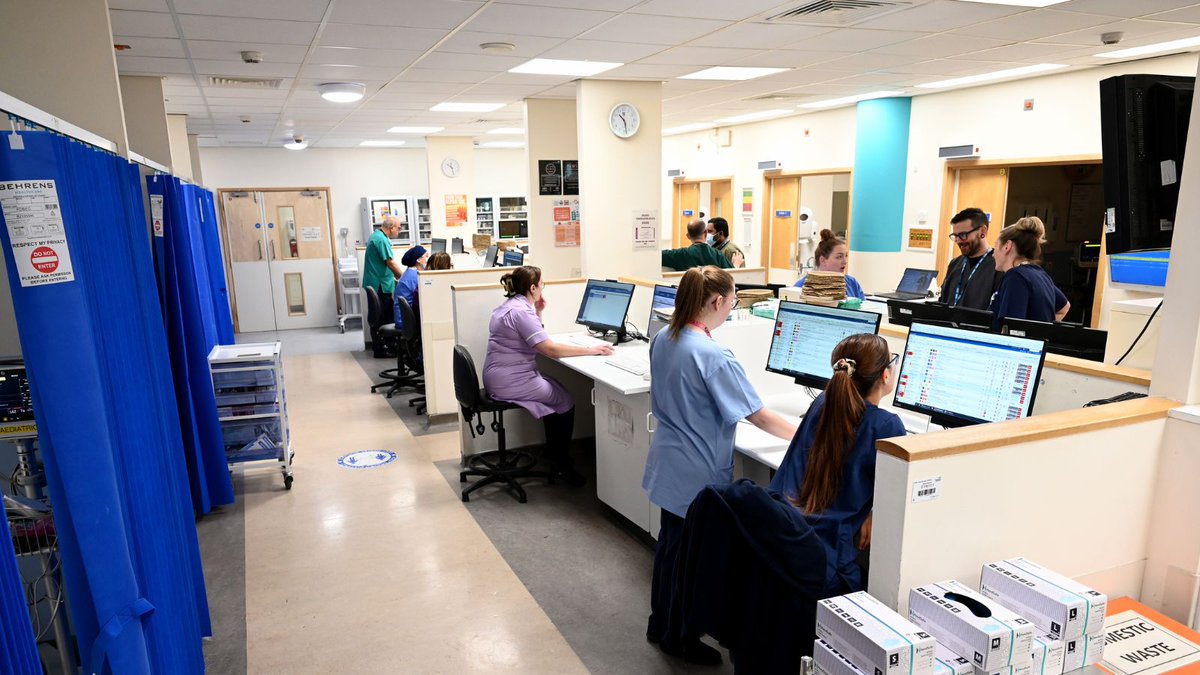 ⚠️ Our hospitals are extremely busy ⚠️ Please only come to A&E with limb or life-threatening conditions. We will always prioritise and care for our most poorly patients first. Read our thread 🧵 👇