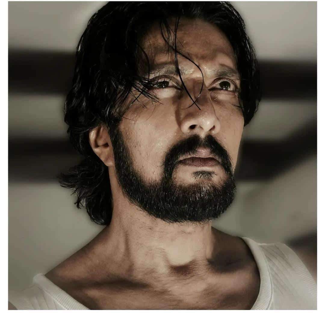 michaelarun_m's tweet photo. #MaxTheMovie

#Max Climax shoot on full swing and the look of @KicchaSudeep... 🔥🔥

#VCreations #KichchaCreatiions #KalaipuliSThanu #KichchaSudeep #Vijaykartikeya #AjaneeshLoknath #ShekarChandra #Shivkumar #VaralakshmiSarathkumar #UgramManju #Illavarasu #Samyuktha #Sukrutha https://t.co/r3QJ5Gq01C