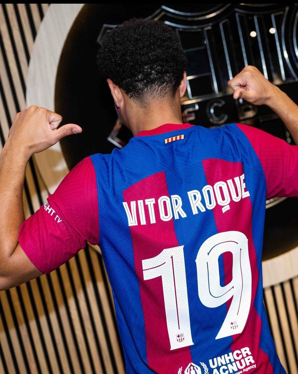 Hay mejor forma de empezar el año que consiguiendo la camiseta de tu equipo favorito? Así que os traemos el sorteo de una camiseta de fútbol a escoger por el ganador 🔝

Para participar: 
- Dale RT y MG al tweet ❤️
- Sigue a <a href="/Ctinfo_17/">Ctinfo_17</a> y a <a href="/BlxckNews/">Black</a> ✍️
- *OPCIONAL* Mencionar a